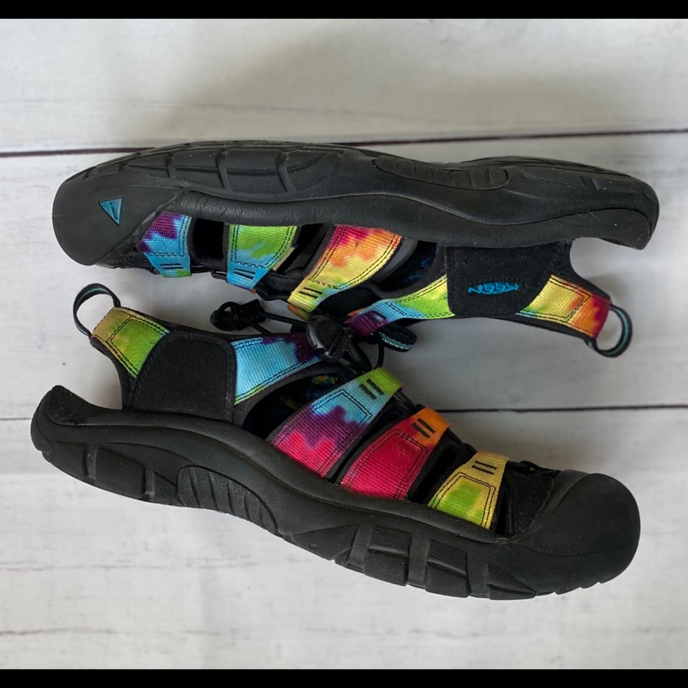Keen Retro Tie Dye Sandal. Size 3 - Picture 2 of 4